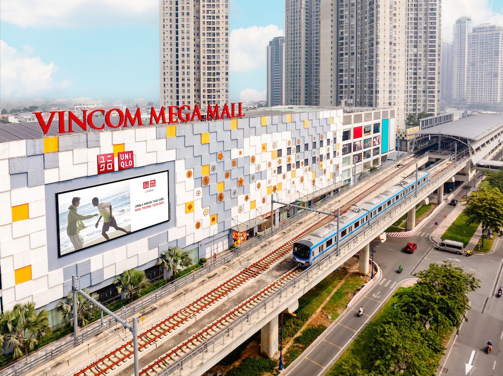 1-uniqlo-khai-truong-cua-thu-28-tai-tttm-vincom-mega-mall-thao-dien-vao-ngay-7-thang-3-1739409512.JPG