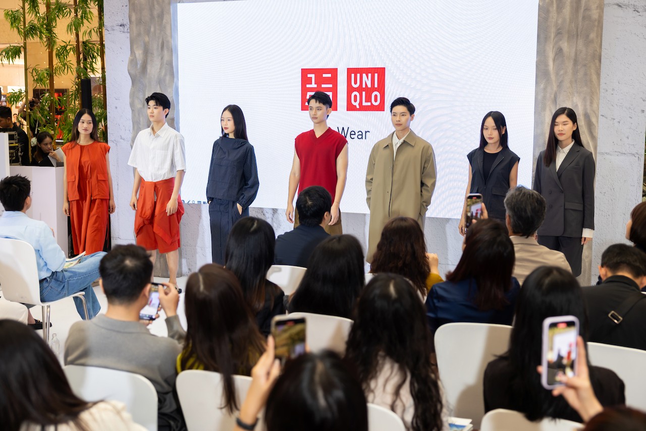 bst-uniqlo-c-xuan-he-2025-duoc-sang-tao-boi-tan-giam-doc-sang-tao-clare-waight-keller-1-1740138057.jpg