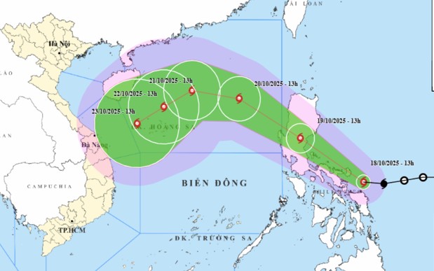 Bão số 12 di chuyển nhanh vào Biển Đông, đột ngột ngoặt hướng