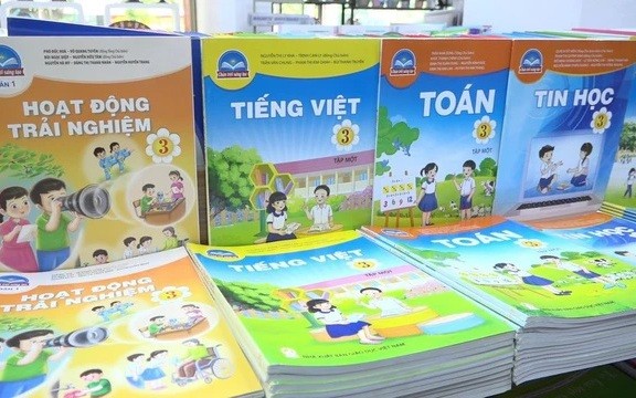 Không để học sinh vùng lũ thiếu sách giáo khoa khi trở lại trường