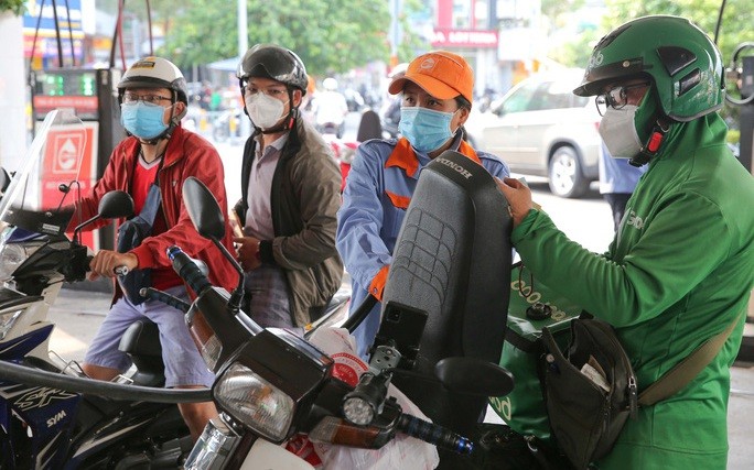 Trước Tết Bính Ngọ 2026, giá xăng tăng khá mạnh