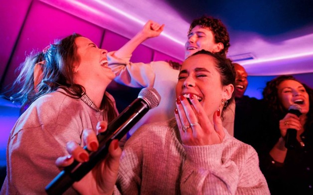 Hát karaoke ồn ào dịp Tết có thể bị phạt đến 160 triệu đồng theo quy định mới