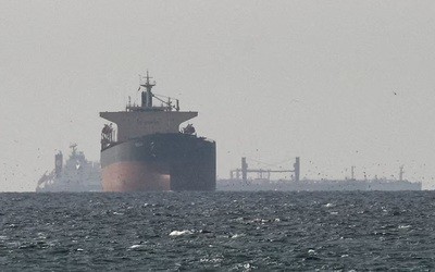 Giá dầu giảm khi Tổng thống Donald Trump nói Iran cho 10 tàu chở dầu đi qua eo biển Hormuz