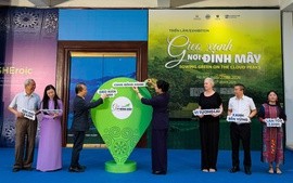 Triển lãm 'Gieo xanh nơi đỉnh mây'-Tôn vinh vai trò phụ nữ trong phát triển bền vững