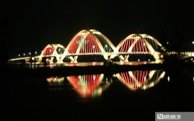 Cầu 1.300 tỷ đồng bắc qua sông Nhật Lệ hoàn thành nhưng chưa thể thông tuyến