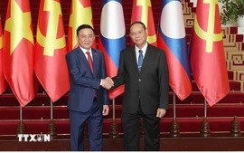 Thường trực Ban Bí thư Trần Cẩm Tú hội đàm với Thường trực Ban Bí thư Trung ương Đảng Nhân dân Cách mạng Lào