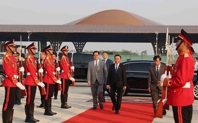 Thường trực Ban Bí thư về tới Hà Nội, kết thúc chuyến thăm Lào và Campuchia