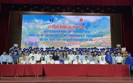 Bàn giao 74 bác sĩ trẻ tình nguyện công tác tại địa bàn khó khăn