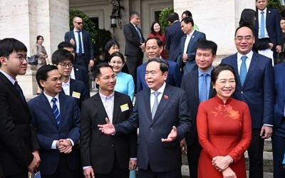 Chủ tịch Quốc hội thông tin về tình hình Việt Nam với kiều bào tại Italia