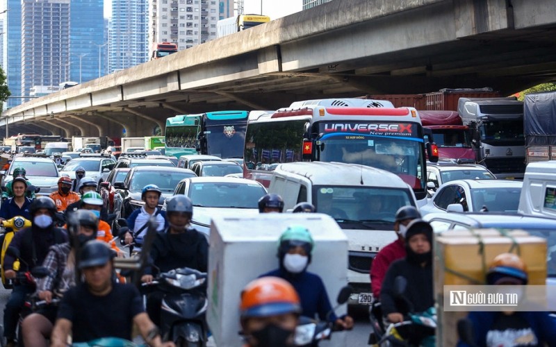 Người dân ùn ùn rời Hà Nội trước kỳ nghỉ lễ 30/4 - 1/5, cửa ngõ Thủ đô kẹt cứng