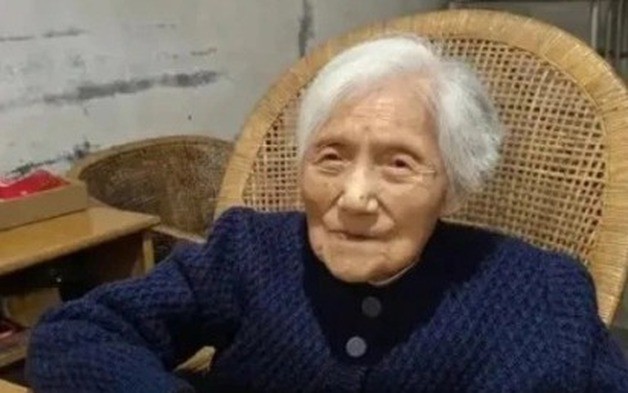 Cụ bà sống khỏe, minh mẫn, trẻ mãi không già nhờ bí quyết đơn giản, dễ làm