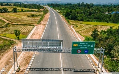 Toàn cảnh đoạn cao tốc dài nhất nối rừng - biển qua Đắk Lắk sắp cán đích