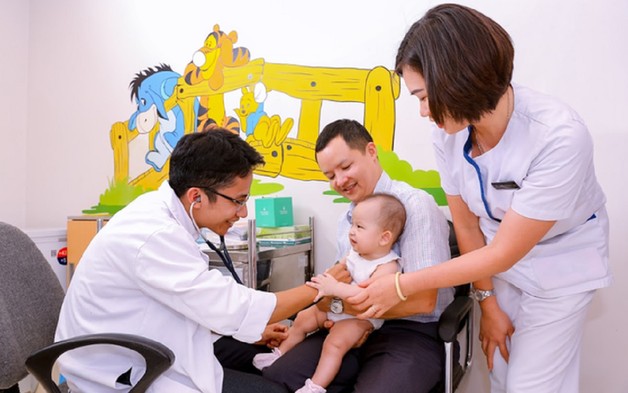 Điều cha mẹ cần biết: Trẻ dưới 6 tuổi cần khám sức khỏe định kỳ ít nhất 1 lần/năm