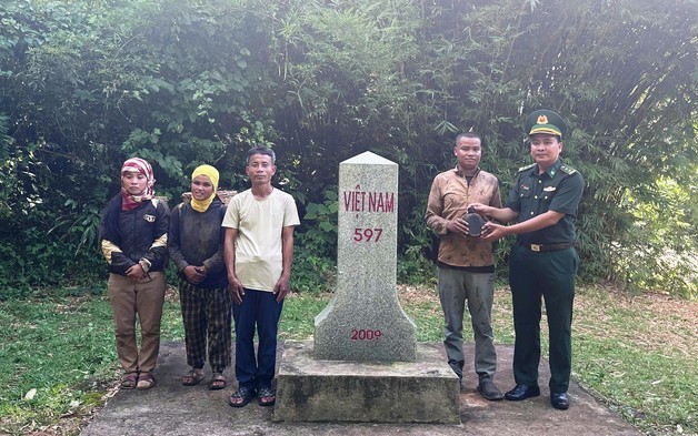 Phát hiện vị trí nghi là mộ tập thể liệt sĩ tại khu vực biên giới trên đất nước bạn Lào