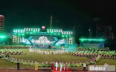 Hàng nghìn người khuấy động không khí Đại hội Thể thao lớn nhất xứ Nghệ
