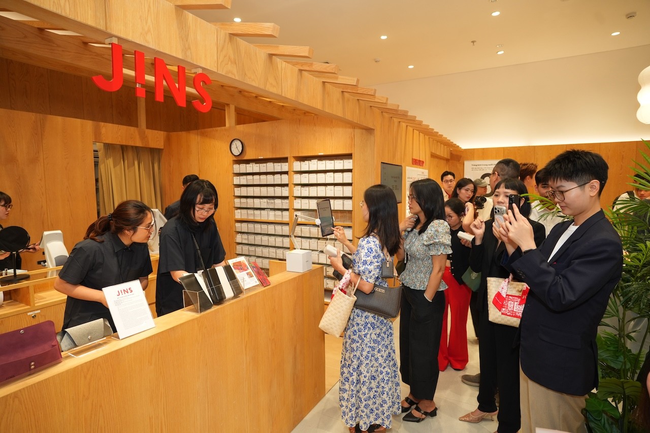 Khai trương cửa hàng JINS Hà Nội đầu tiên vào ngày 26 tháng 4 tại TTTM AEON MALL Hà Đông