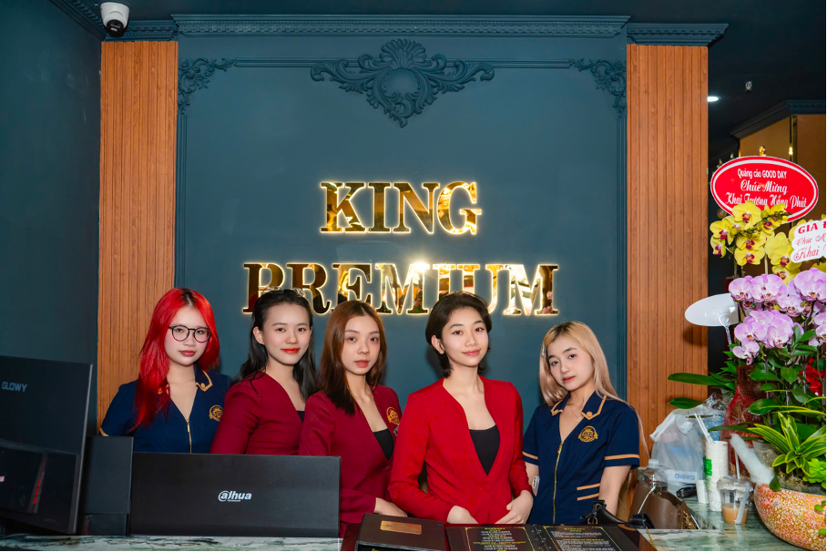 Barbershop chuẩn premium tại trung tâm TP.HCM trở thành trải nghiệm du lịch độc đáo cho du khách ngoại quốc