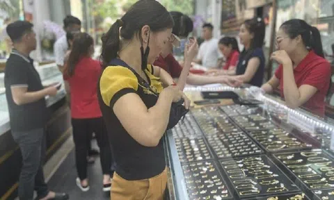 Thị trường vàng biến động, chuyên gia khuyến cáo không nên đầu tư "tất tay"
