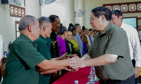 Thủ tướng Phạm Minh Chính dâng hương Đại tướng Võ Nguyên Giáp và tri ân những người làm nên Chiến thắng Điện Biên Phủ