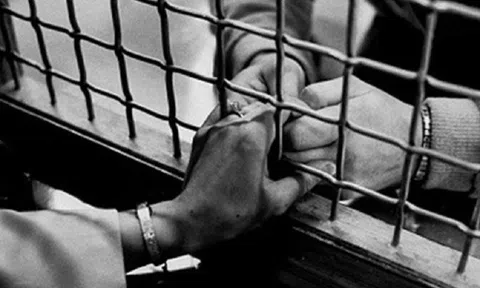 Đang chấp hành án tù, có được đăng ký kết hôn?