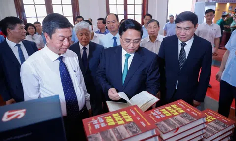 Trưng bày những ấn phẩm đặc biệt kỷ niệm 70 năm Chiến thắng Điện Biên Phủ