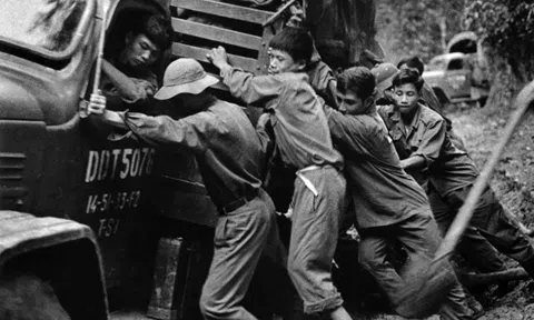100 hình ảnh về "Đường Trường Sơn - Đường Hồ Chí Minh huyền thoại"
