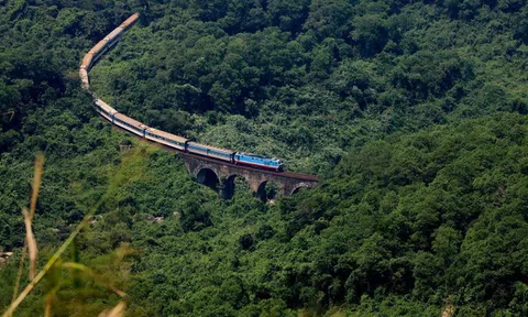 Mua vé trải nghiệm tàu du lịch 'Kết nối di sản miền Trung' tại Hue-S