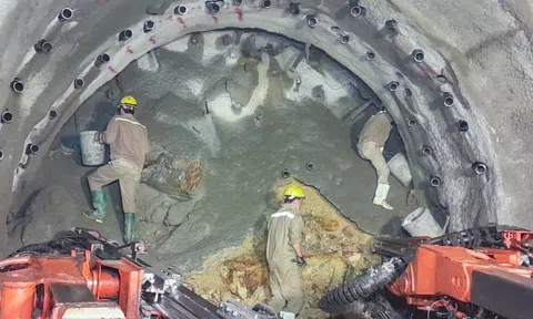 39 mũi khoan xuyên núi, dự kiến thông hầm Bãi Gió vào ngày 22/4