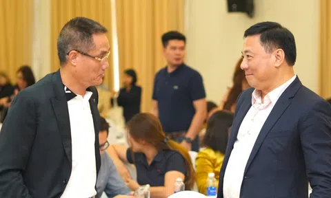 Tập trung hay đa ngành: Nhìn từ Alphanam và Gỗ An Cường