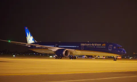 Tăng cường bay đêm, Vietnam Airlines ‘hạ nhiệt’ giá vé máy bay
