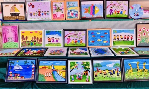 Cô trò miền núi cùng sáng tác tranh đá gây quỹ xây thư viện xanh