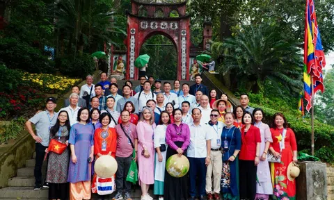 Cùng kiều bào hướng về cội nguồn