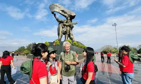 Những “cầu nối” đưa du khách đến với Điện Biên