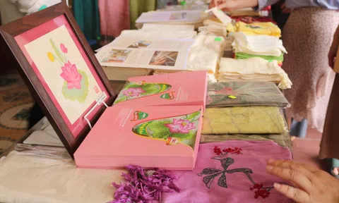 Người giữ ‘hồn’ cho lụa Phùng Xá