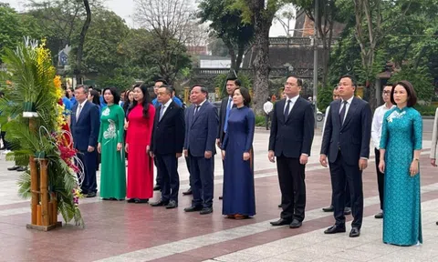 Lãnh đạo TP. Hà Nội dâng hoa kỷ niệm 154 năm Ngày sinh V.I.Lênin