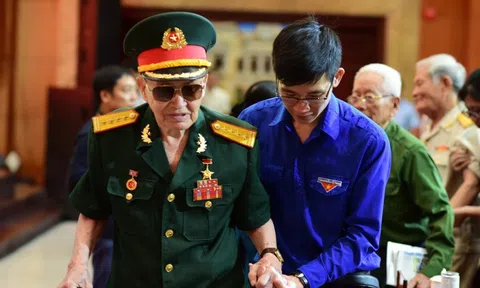 Ôn lại chặng đường lịch sử vẻ vang của dân tộc