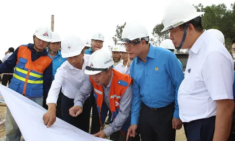 Tổng Liên đoàn Lao động Việt Nam động viên người lao động trên công trình thi đua '5 nhất'