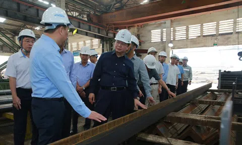 Các gói thầu cột điện cho đường dây 500 kV mạch 3 nỗ lực 'về đích' sớm