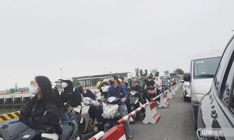 Hạn chế ô tô dịp 30/4 - 1/5 và cuối tuần để tránh ùn tắc phà ra Cát Bà