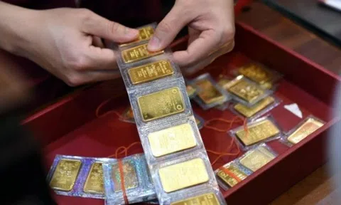 Giá vàng chiều nay 25/4/2024: Biến động dữ dội vào cuối phiên
