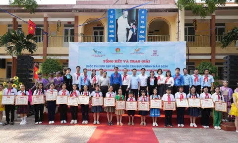 Trao giải thi tìm hiểu tem bưu chính về lịch sử Điện Biên Phủ