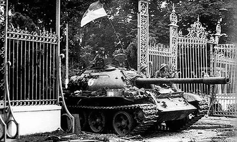 Hồi ức của người nhận cuộc gọi lịch sử: “Đã giải phóng miền Nam!”