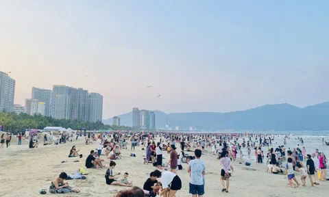 Đà Nẵng rộn ràng khai trương mùa du lịch biển 2024