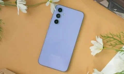 Mẫu điện thoại tầm trung "ăn khách" bậc nhất nhờ giá bán: Trang bị ngang iPhone 12