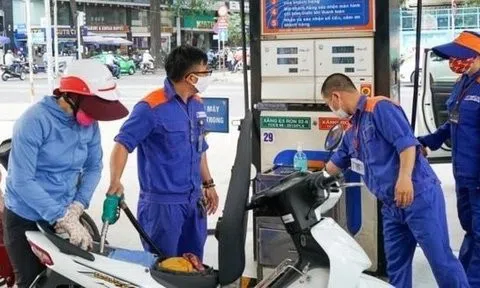 Giá xăng E5RON92 giảm 8 đồng/lít sau kỳ nghỉ lễ