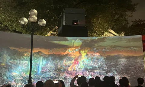 Trình chiếu bức tranh 3D về Chiến dịch Điện Biên Phủ tại Tượng đài Cảm tử Hà Nội