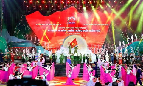 Thủ tướng Phạm Minh Chính dự chương trình nghệ thuật đặc biệt "Điện Biên Phủ - Mốc vàng lịch sử"