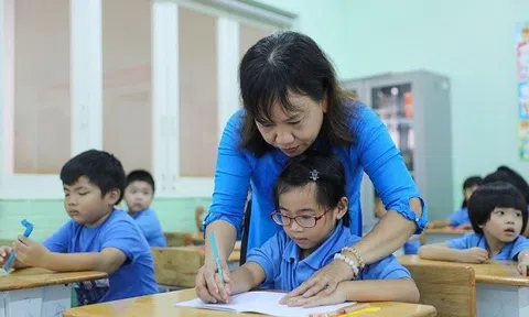 Giáo viên hợp đồng có được phụ cấp đứng lớp?