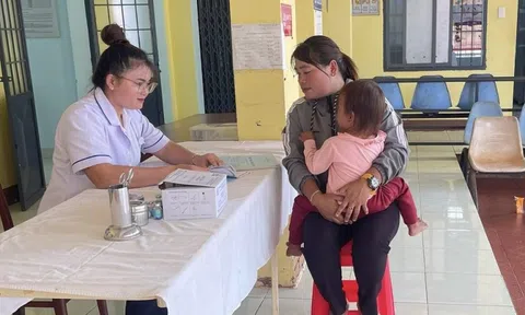 Nữ cán bộ dân số tận tâm với công việc, hết lòng vì bà con buôn làng