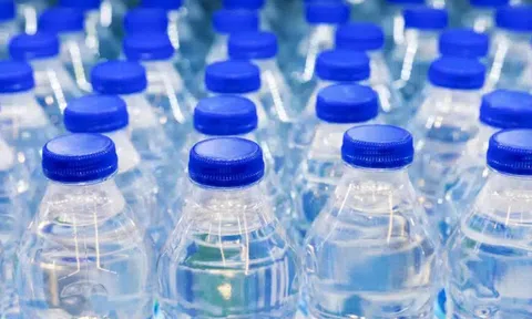 Uống nước đun sôi hay đóng chai tốt hơn?